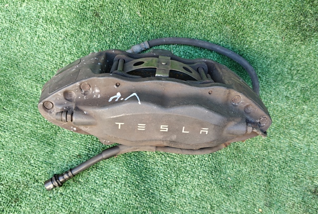 Супорт гальмівний, передній, лівий 104263900F TESLA