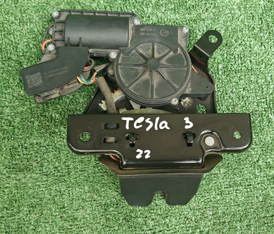 Замок дверей багажника 150060400B TESLA