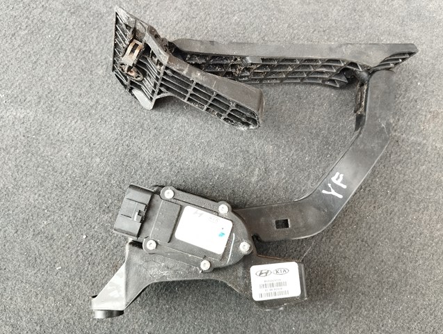 Підаль газу 327003Q110 HYUNDAI