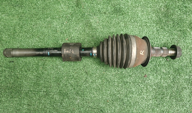 Вісь передня в зборі 42759672 GM