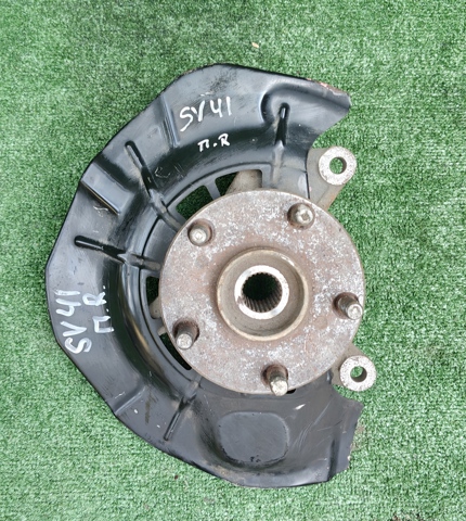 Кулак поворотний передній правий 4321106220 TOYOTA