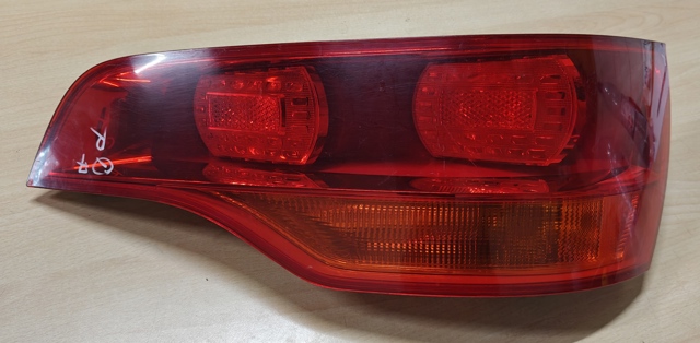Задні ліхтарі 4L0945094 VAG