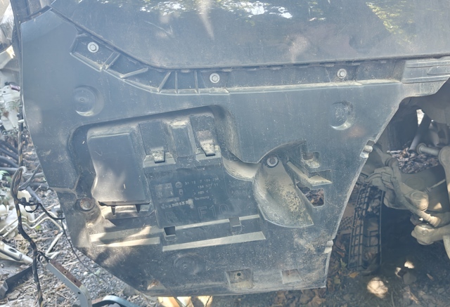 Кронштейн бампера заднього, правий 51127184768 BMW