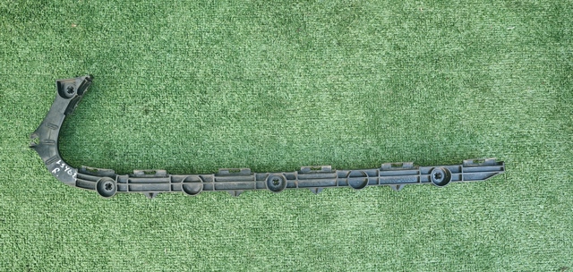 Кронштейн бампера заднього, правий 5215550030 TOYOTA