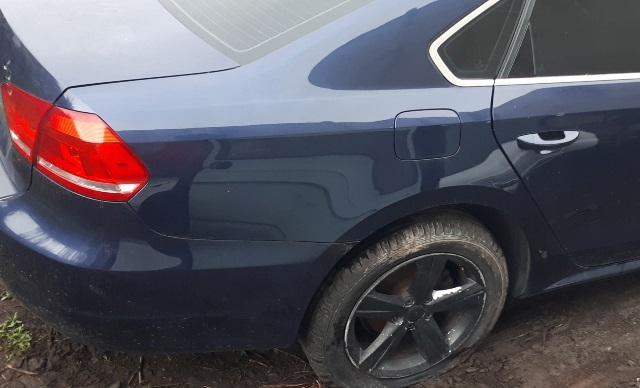 Бічна частина задні праві 561809844 VAG