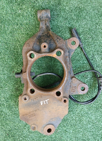 Цапфа поворотного кулака 68246618AA CHRYSLER