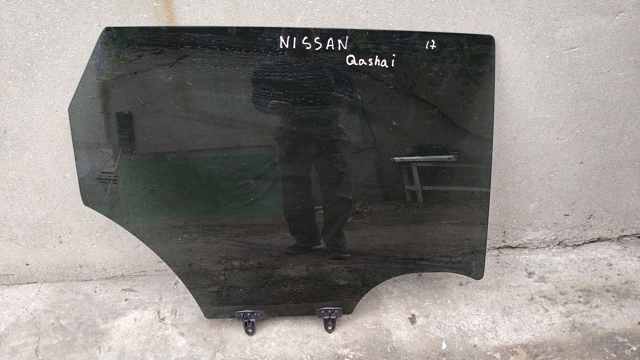Вікно задніх дверей 823004ET0A NISSAN