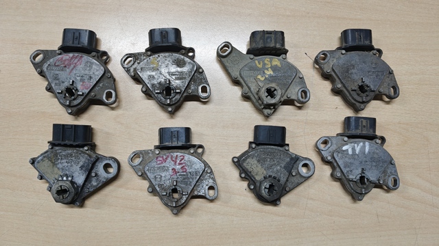Датчик положення селектора АКПП 8454033010 TOYOTA