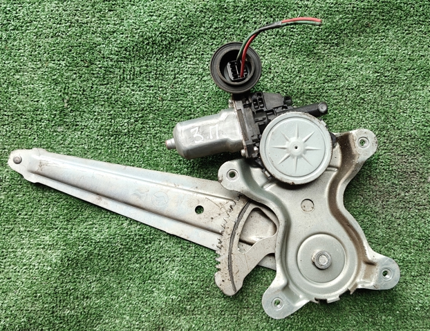 Моторчик склопідйомника двері задніх, правих 8572035140 TOYOTA