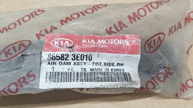 Молдинг переднього бампера, правий 865823E010 HYUNDAI