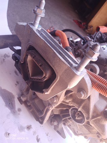 Ліва опора двигуна 9826551380 PEUGEOT