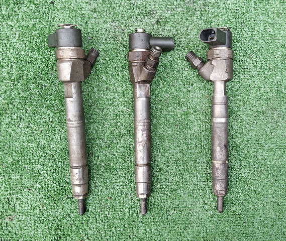 Форсунка паливна A6110701687 MERCEDES