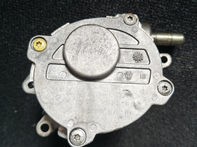 Насос вакуумний A6422300165 MERCEDES