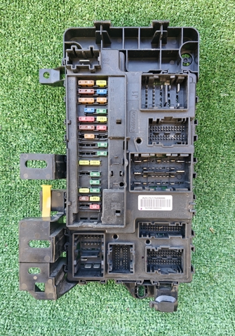 Коробка запобіжників DG9T14B476 FORD