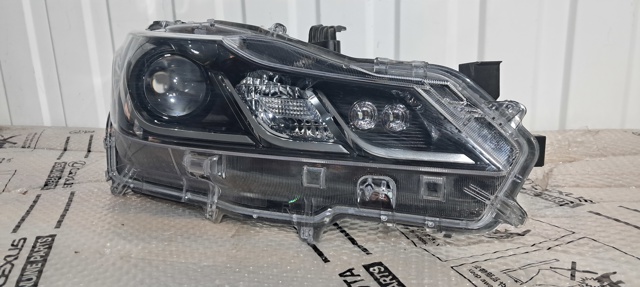 Блок фара ліва 8117002T31 TOYOTA