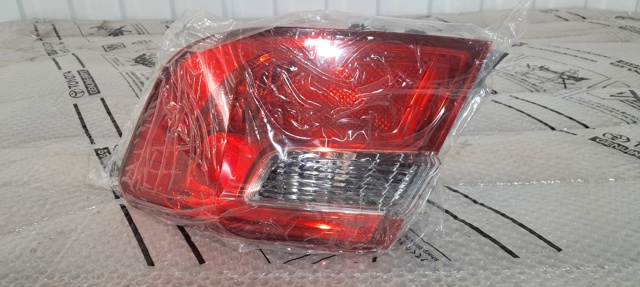 Ліхтар задній правий, зовнішній 8155133550 MARKET (OEM)