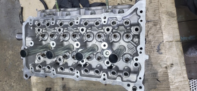 Головка циліндрів Тойота Рав 4 IV