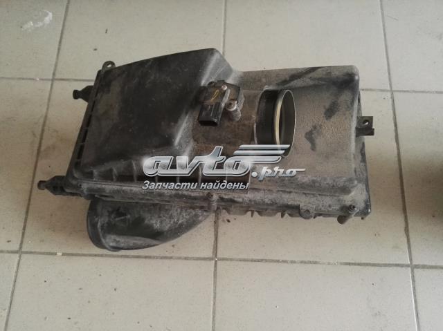 Корпус повітряного фільтра, правий LR095795 LAND ROVER
