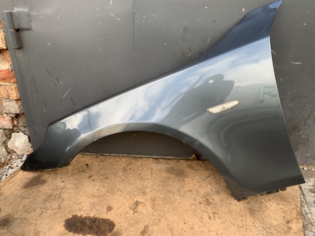 Бічна частина передня ліва 41357111429 BMW