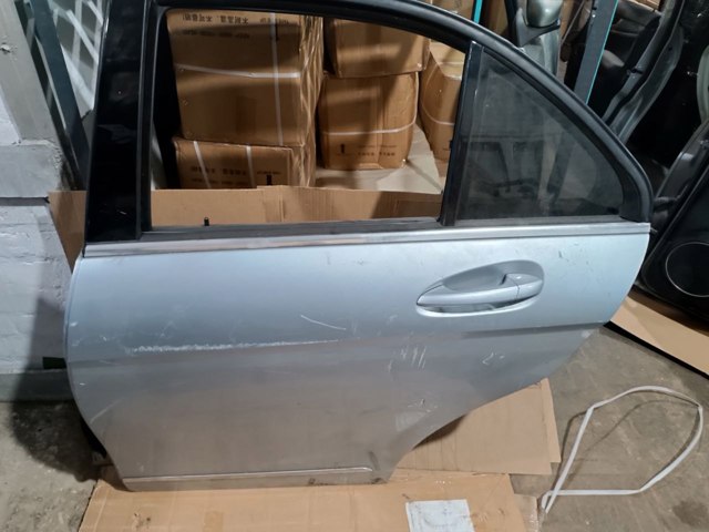 Двері задні Mercedes C