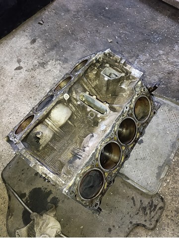 Блок циліндрів двигуна 110009FV1A NISSAN