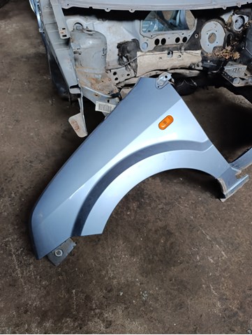 Бічна частина передня ліва Форд Фьюжн