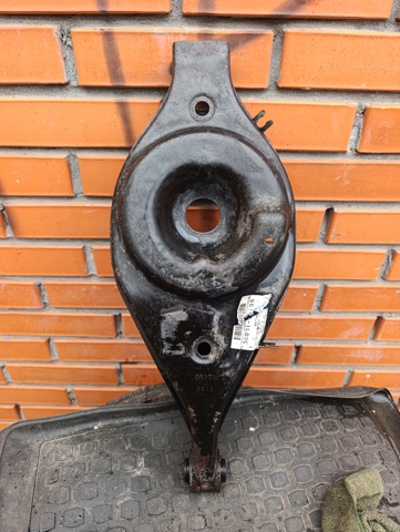 Балансир задній нижній 551B01LB0C NISSAN