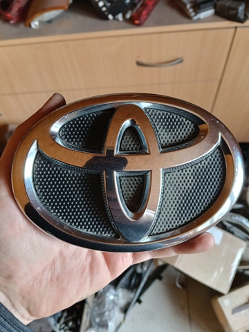Фірмовий значок решітки радіатора 7531133130 TOYOTA
