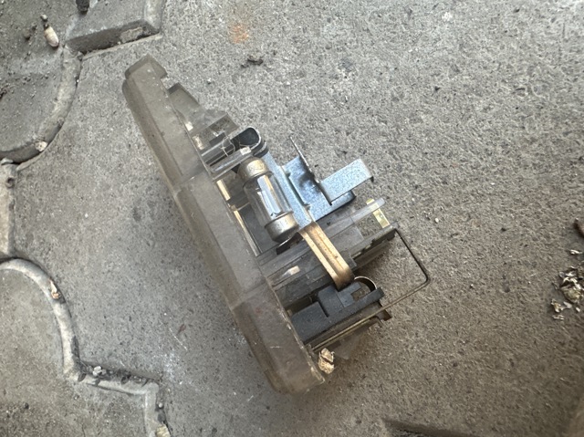 Лампи переносна і підкапотна GV1451440A MAZDA