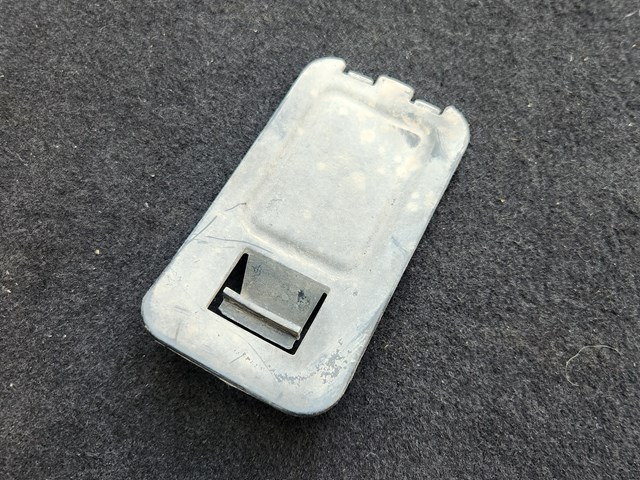 Лючок підкрилка переднього лівого 51717259887 BMW