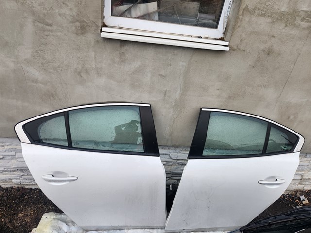 Двері пасажирськи задні ліві BDY07302XC MAZDA