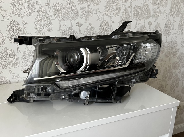 Фари 8118560N20 TOYOTA