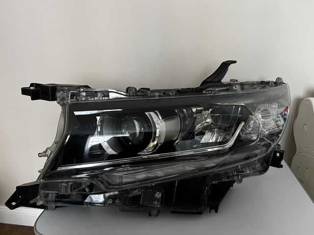 Фара ліва передня 8118560S00 TOYOTA