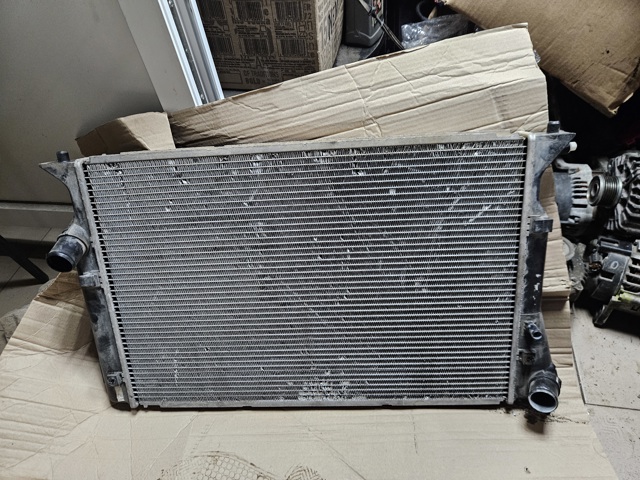 Радіатор 164000R021 TOYOTA