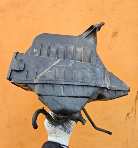 Корпус повітряного фільтра 16500BC20C NISSAN