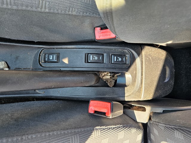 Кнопка обігріву сидіння 25500AX610 NISSAN
