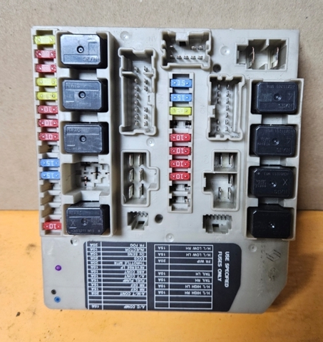 Корпус запобіжників 284B7AX61A NISSAN