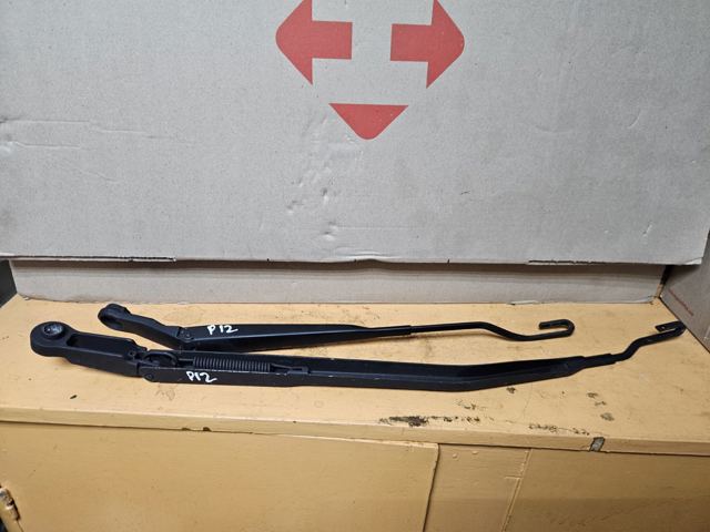 Важіль склоочисника 28881AU310 NISSAN