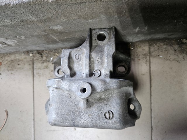 Ліва подушка двигуна 2910A323 MITSUBISHI