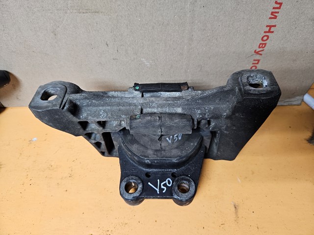 Права подушка двигуна 30723703 VOLVO