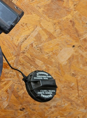 Кришка бензобаку Хендай Соната 5