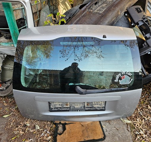 Задні двері багажника 31218941 VOLVO