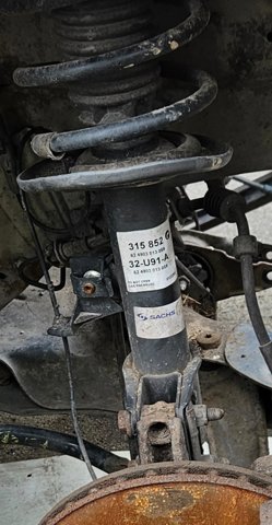Стійка передня права 315852 SACHS