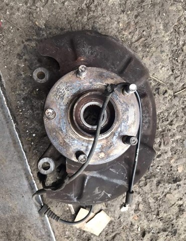 Цапфа поворотна права 4511180J52 SUZUKI