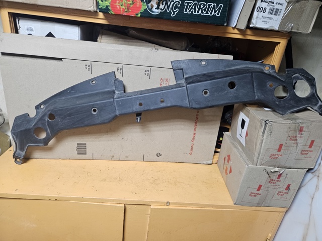 Ободок решітки радіатора 62322EM30A NISSAN
