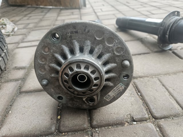 Подушка амортизатора переднього 6863135 BMW