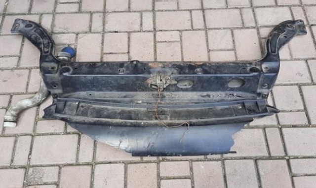 Рамка радіатора верхня 7106C2 PEUGEOT
