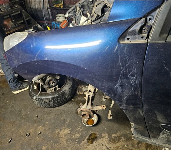 Ліве переднє крило 7840W1 PEUGEOT