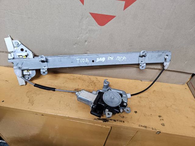 Склопідйомник передньої правої двері 80720EE00D NISSAN