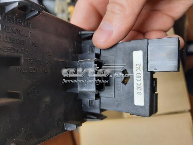 Кнопка коректора фар 8200060042 RENAULT